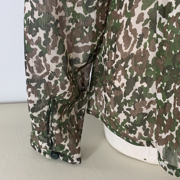 LIZ CLAIBORNE Olive Green Camouflage, sheer ruffled blouse. Large - Picture 7 of 10
